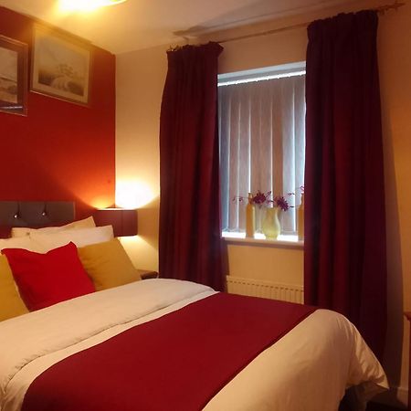 Cosy Stay In Walsall By Ideal Home Bloxwich Exterior photo