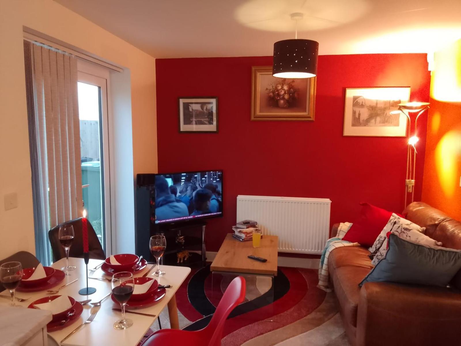 Cosy Stay In Walsall By Ideal Home Bloxwich Exterior photo