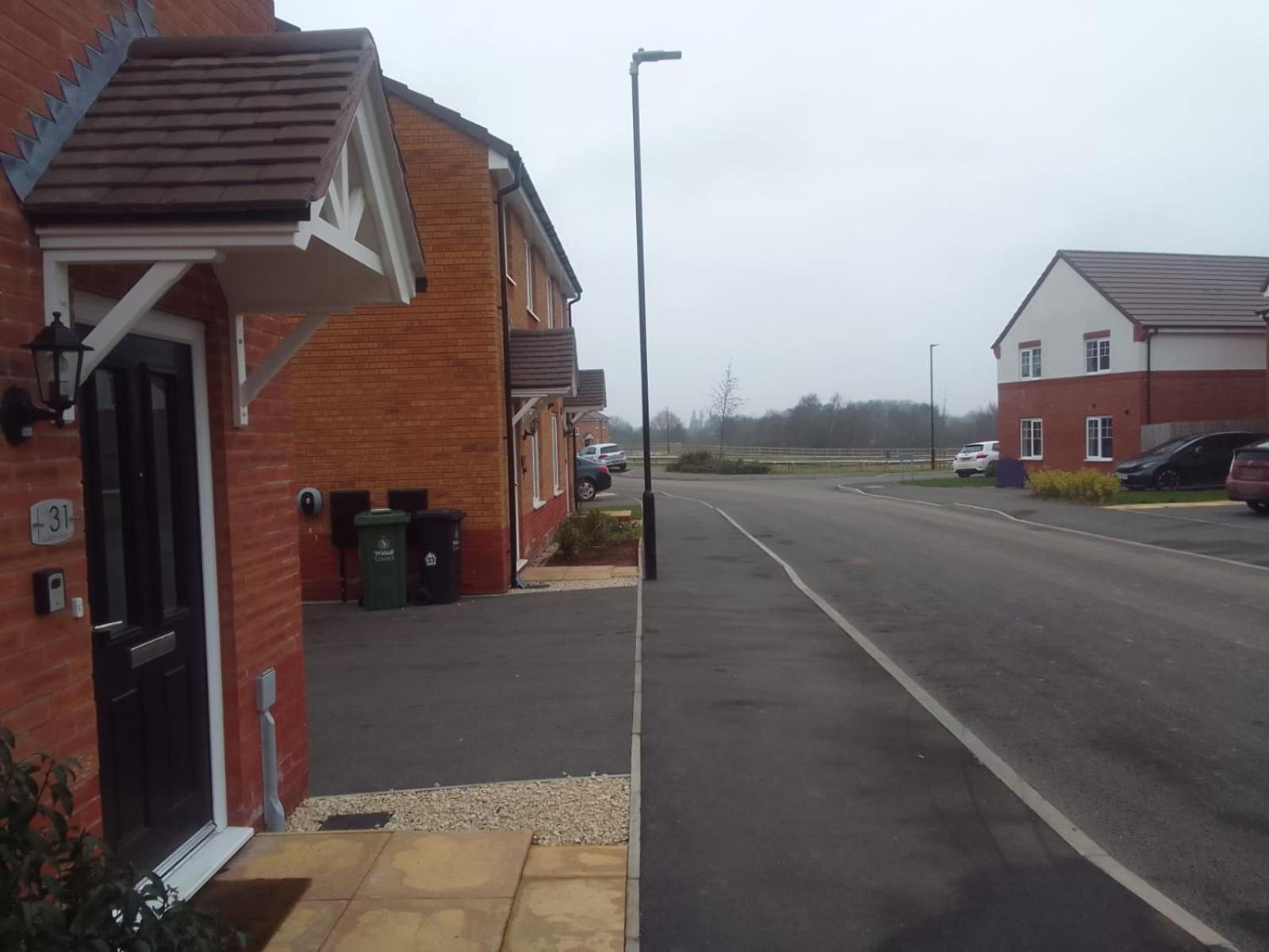 Cosy Stay In Walsall By Ideal Home Bloxwich Exterior photo