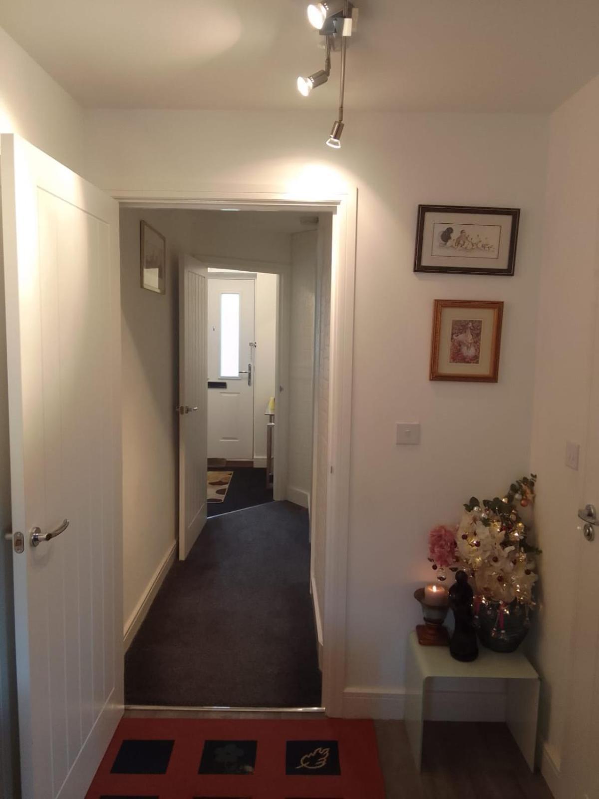 Cosy Stay In Walsall By Ideal Home Bloxwich Exterior photo