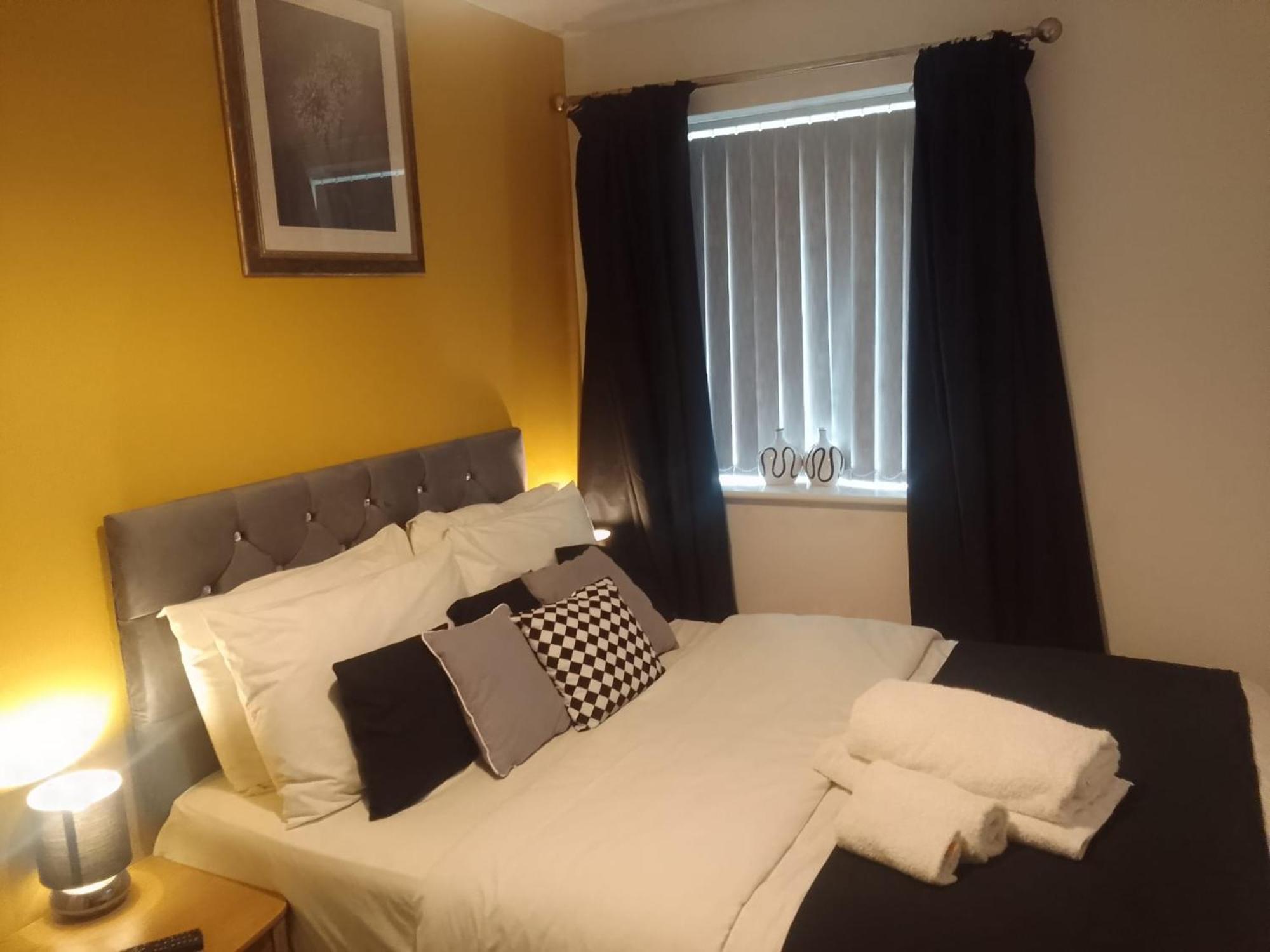 Cosy Stay In Walsall By Ideal Home Bloxwich Exterior photo